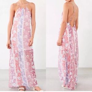 👠 Urban Outfitters Ecote Floral Maxi Dress